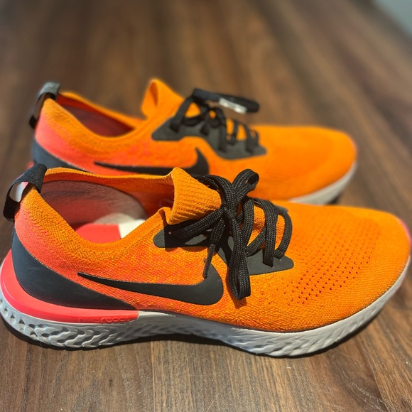 Nike Shoes - Womens nikes